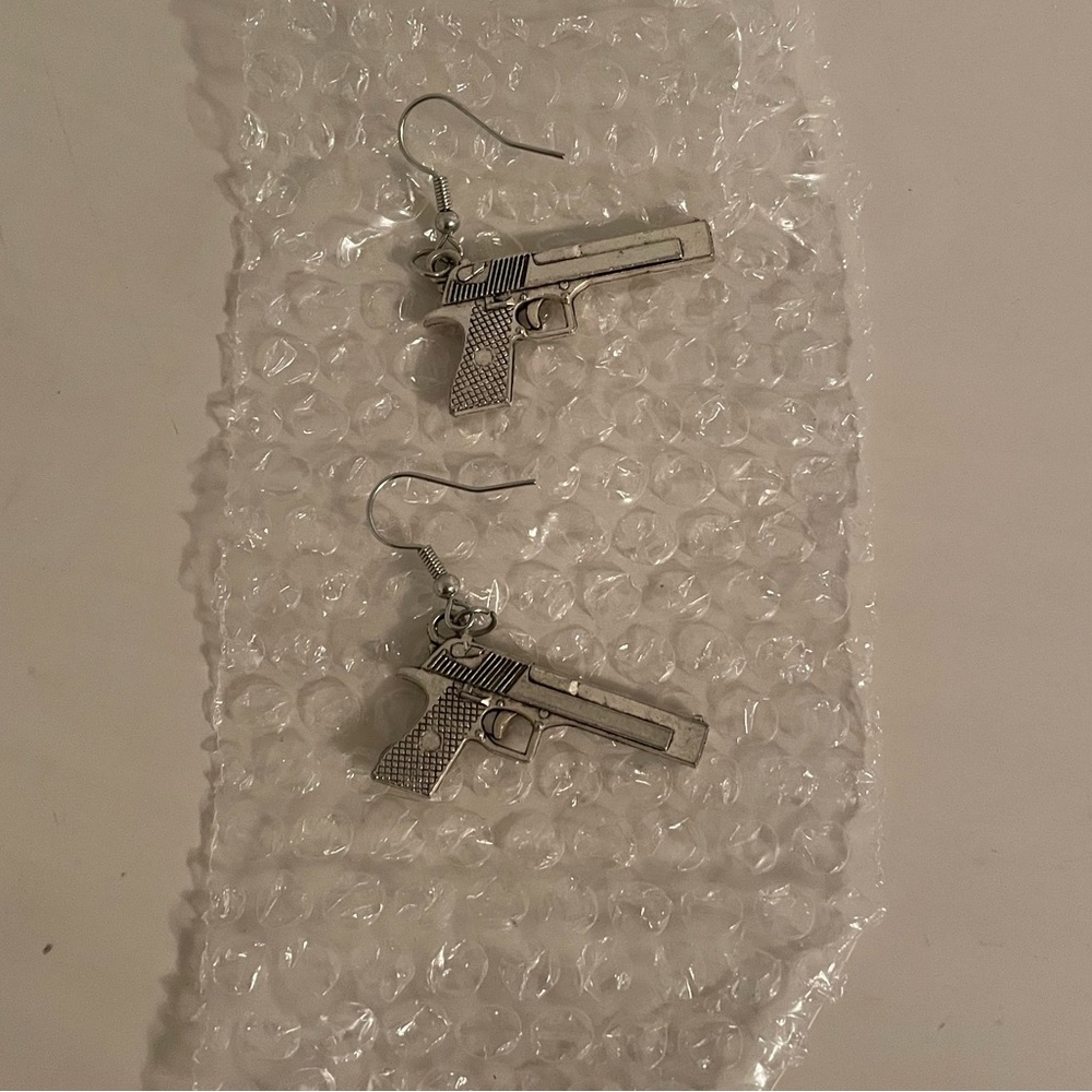 Desert Eagle gun earrings - Picture 3 of 3